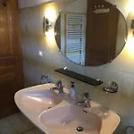Venasque Vue شقة *