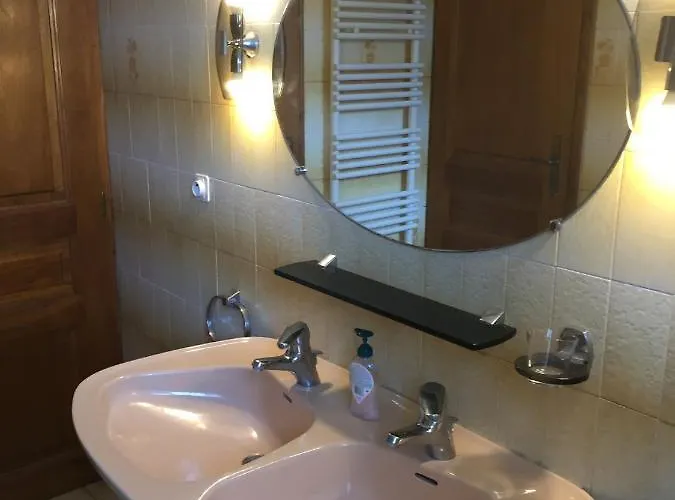 Venasque Vue شقة *