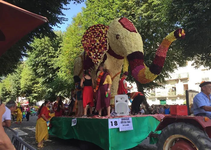 Venasque Vue Saint-Mamet